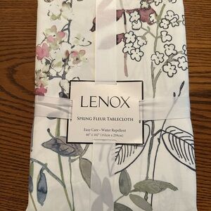 Lenox Floral Design Tablecloth